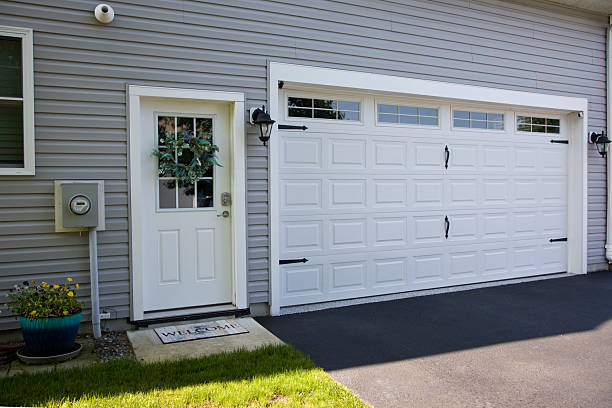 24/7 Emergency Garage Door Panel Replacement experts in Frankton, IN